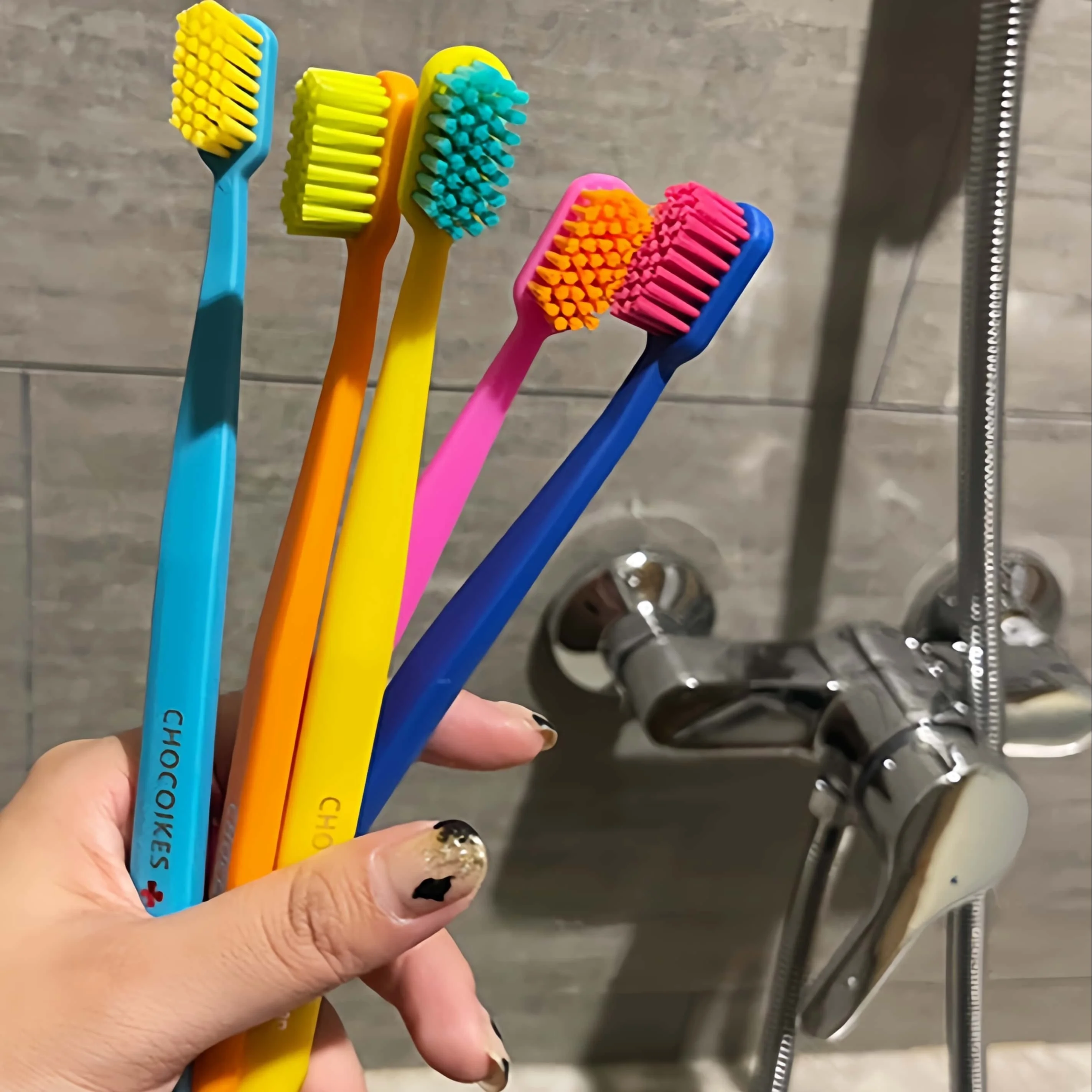 Bamboo Toothbrush - 5er-Pack schokoladenförmiges Swiss Caring Zahnbürstenset mit